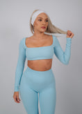 Încarcă imaginea în Gallery viewer, Inspire Long Sleeve Crop Top | Baby Blue