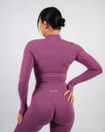 Încarcă imaginea în Gallery viewer, Inspire Crop Jacket | Raspberry Purple