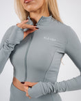 Încarcă imaginea în Gallery viewer, Inspire Crop Jacket | Ice Gray