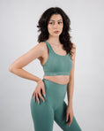 Încarcă imaginea în Gallery viewer, Inspire Square Bra | Winter Green