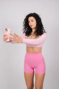 Încarcă imaginea în Gallery viewer, Inspire Long Sleeve Crop Top | Baby Pink
