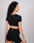 Încarcă imaginea în Gallery viewer, Inspire Twist Crop Top | Black
