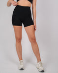 Încarcă imaginea în Gallery viewer, Inspire Shorts | Black