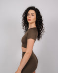 Încarcă imaginea în Gallery viewer, Define Short Sleeve Crop Top | Truffle