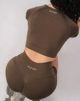 Încarcă imaginea în Gallery viewer, Define Short Sleeve Crop Top | Truffle