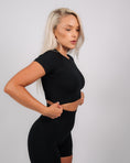 Încarcă imaginea în Gallery viewer, Define Short Sleeve Crop Top | Black