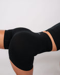 Încarcă imaginea în Gallery viewer, Define Shorts | Black