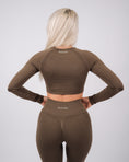 Încarcă imaginea în Gallery viewer, Define Long Sleeve Crop Top | Truffle