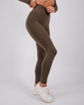 Încarcă imaginea în Gallery viewer, Define High Waisted Leggings | Truffle