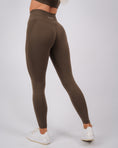 Încarcă imaginea în Gallery viewer, Define High Waisted Leggings | Truffle