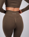 Încarcă imaginea în Gallery viewer, Define High Waisted Leggings | Truffle