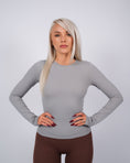 Încarcă imaginea în Gallery viewer, Inspire Long Sleeve Top | Ash Gray