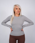 Încarcă imaginea în Gallery viewer, Inspire Long Sleeve Top | Ash Gray