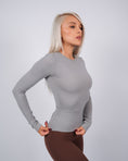 Încarcă imaginea în Gallery viewer, Inspire Long Sleeve Top | Ash Gray