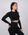 Încarcă imaginea în Gallery viewer, Define Long Sleeve Crop Top | Black