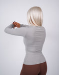 Încarcă imaginea în Gallery viewer, Inspire Long Sleeve Top | Ash Gray