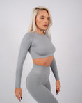 Încarcă imaginea în Gallery viewer, Define Long Sleeve Crop Top | Light Gray