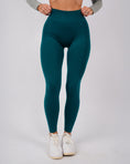 Încarcă imaginea în Gallery viewer, Define High Waisted Leggings | Midnight Green