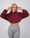 Încarcă imaginea în Gallery viewer, Define Crop Sweatshirt | Plum