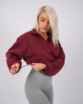 Încarcă imaginea în Gallery viewer, Define Crop Sweatshirt | Plum
