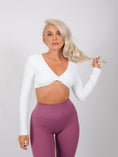 Încarcă imaginea în Gallery viewer, Inspire Long Sleeve Twist Crop Top | White