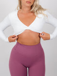 Încarcă imaginea în Gallery viewer, Inspire Long Sleeve Twist Crop Top | White