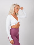 Încarcă imaginea în Gallery viewer, Inspire Long Sleeve Twist Crop Top | White