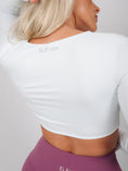Încarcă imaginea în Gallery viewer, Inspire Long Sleeve Twist Crop Top | White