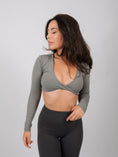 Încarcă imaginea în Gallery viewer, Inspire Long Sleeve Twist Crop Top | Stone Gray