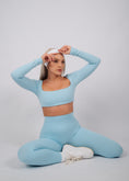 Încarcă imaginea în Gallery viewer, Inspire Long Sleeve Crop Top | Baby Blue
