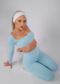 Încarcă imaginea în Gallery viewer, Inspire Long Sleeve Crop Top | Baby Blue
