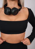Încarcă imaginea în Gallery viewer, Inspire Long Sleeve Crop Top | Black
