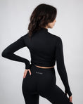 Încarcă imaginea în Gallery viewer, Inspire Crop Jacket | Black

