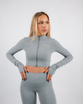 Încarcă imaginea în Gallery viewer, Inspire Crop Jacket | Ice Gray
