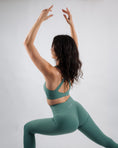 Încarcă imaginea în Gallery viewer, Inspire Square Bra | Winter Green
