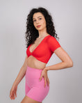 Încarcă imaginea în Gallery viewer, Inspire Twist Crop Top | Candy Red
