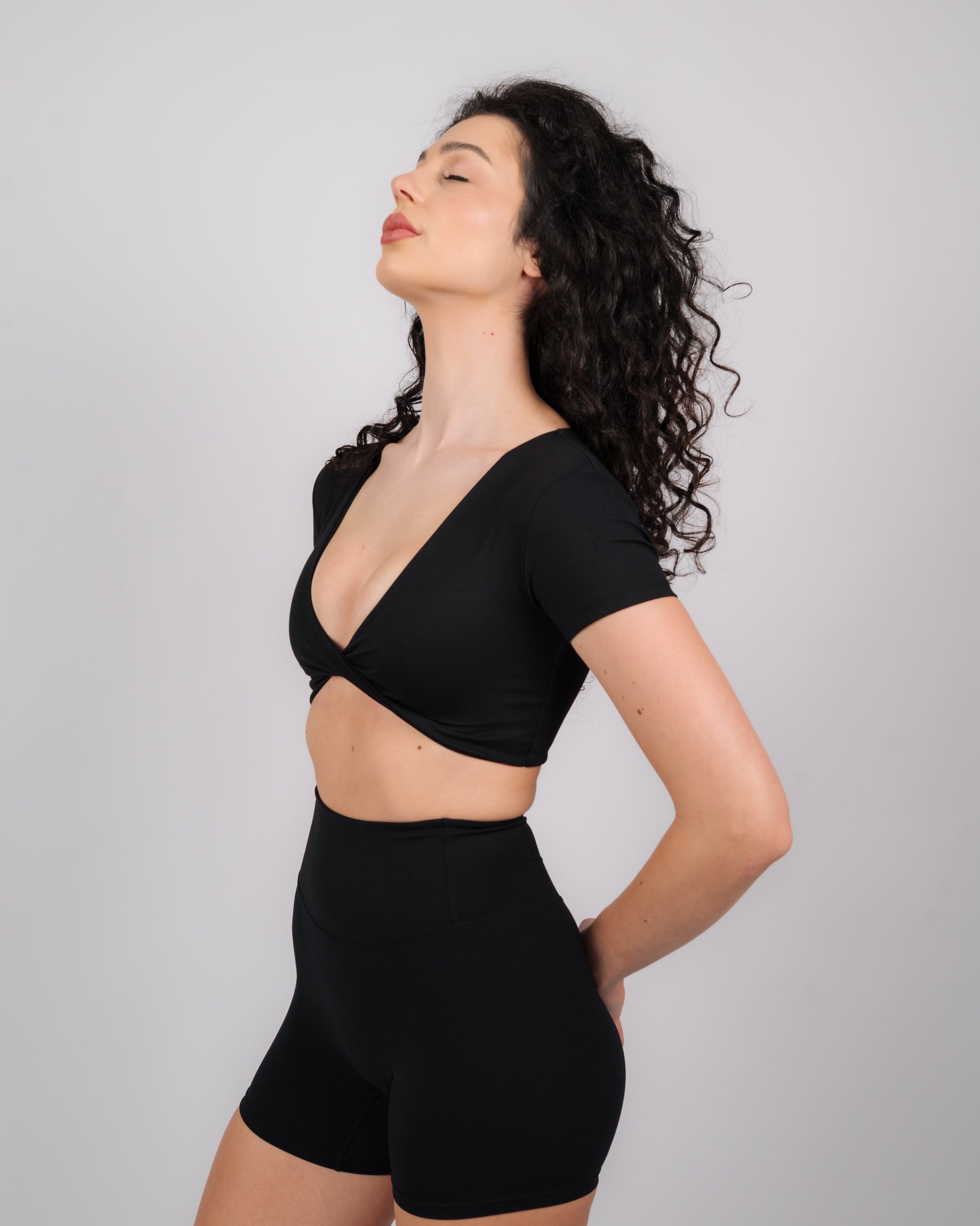 Inspire Twist Crop Top | Black