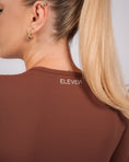 Încarcă imaginea în Gallery viewer, Inspire Long Sleeve Top | Chocolate Brown
