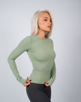 Încarcă imaginea în Gallery viewer, Inspire Long Sleeve Top | Mint Green
