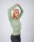 Încarcă imaginea în Gallery viewer, Inspire Long Sleeve Top | Mint Green
