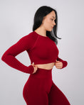 Încarcă imaginea în Gallery viewer, Define Long Sleeve Crop Top | Cherry Red
