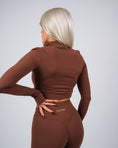 Încarcă imaginea în Gallery viewer, Inspire Crop Jacket | Coffee Brown
