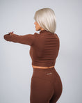 Încarcă imaginea în Gallery viewer, Inspire Crop Jacket | Coffee Brown
