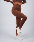 Încarcă imaginea în Gallery viewer, Inspire High Waisted Leggings | Coffee Brown
