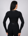 Încarcă imaginea în Gallery viewer, Define Long Sleeve Crop Top | Black
