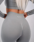 Încarcă imaginea în Gallery viewer, Define High Waisted Leggings | Light Gray

