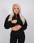 Încarcă imaginea în Gallery viewer, Define Crop Sweatshirt | Black
