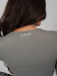 Încarcă imaginea în Gallery viewer, Inspire Long Sleeve Twist Crop Top | Stone Gray
